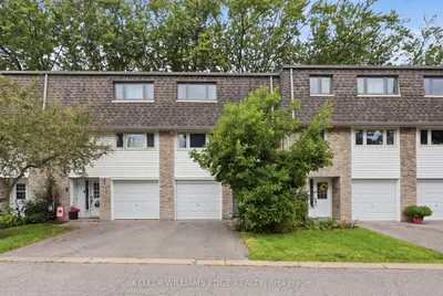 Condo Townhouse in Oakville