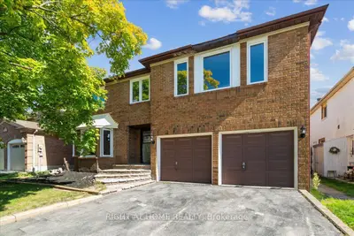 Detached in Oakville