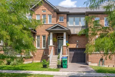 Att/Row/Townhouse in Brampton