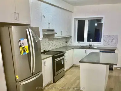 83 William Duncan Road, Toronto, On M3k 0b7