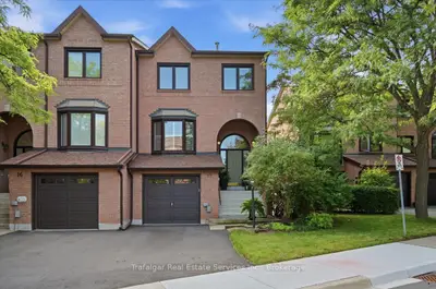 Condo Townhouse in Oakville