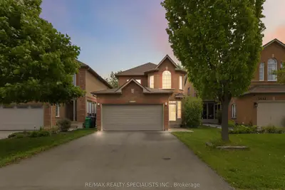 3850 Forest Bluff Crescent, Mississauga, On L5n 7v1