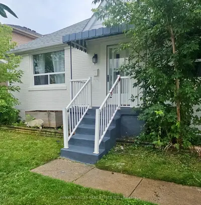 47 Stayner Avenue, Toronto, On M6b 1n5