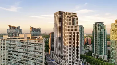 30 Elm Drive W Ph 02, Mississauga, On L5b 0n6