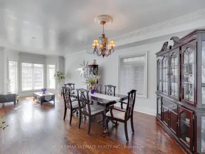 26 Dynevor Road, Toronto, On M6e 3x1