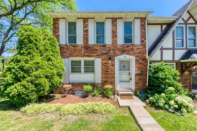 2226 Upper Middle Road 3, Burlington, On L7p 2z9