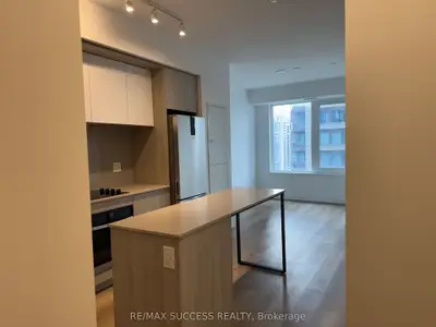 395 Square One Drive 1607, Mississauga, On L5b 0p6