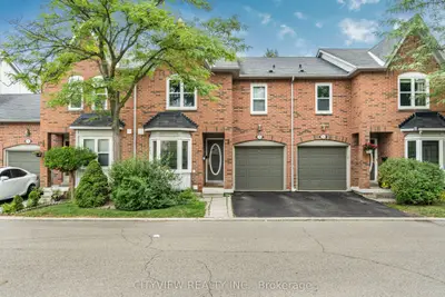 Condo Townhouse in Mississauga