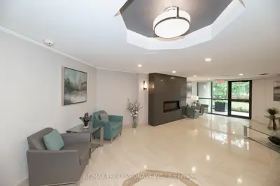 95 La Rose Avenue 105, Toronto, On M9p 3t2