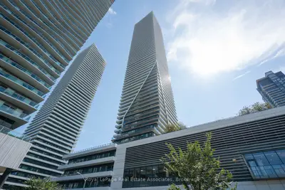 30 Shore Breeze Drive 6104, Toronto, On M8v 0j1