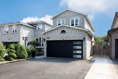 598 Pilcom Court, Mississauga, On L5b 4a3