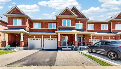 Att/Row/Townhouse in Brampton