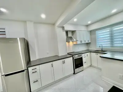 20 St Clair Gardens Main, Toronto, On M6e 3v4