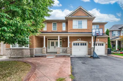 37 Latania Boulevard, Brampton, On L6p 1t1