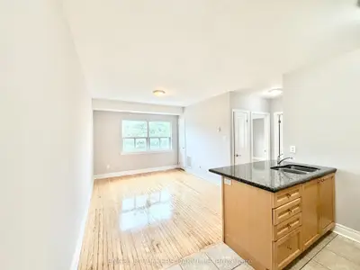 15 Thirty Third Street 302, Toronto, On M8w 3g7