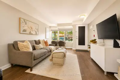 11 Superior Avenue Th3, Toronto, On M8v 0a7