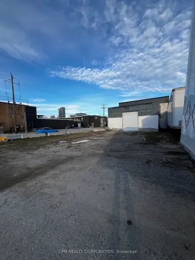 542 Kipling Avenue, Toronto, On M8z 5e3
