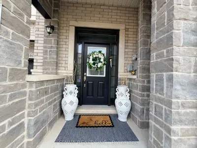 Att/Row/Townhouse in Milton