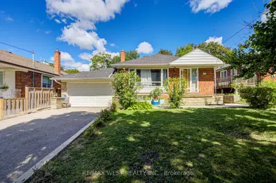 65 Ridge Point Crescent, Toronto, On M6m 2z7