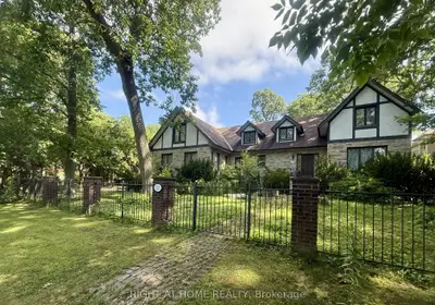 2123 Gordon Drive, Mississauga, On L5b 1s6