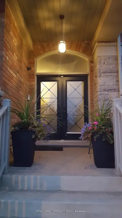 19 Black Diamond Crescent, Brampton, On L6x 0v8