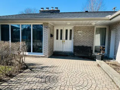 8 Hartsdale Drive, Toronto, On M9r 2s2