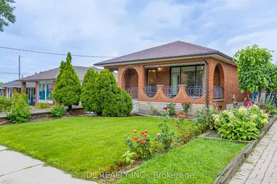 40 Montana Avenue, Toronto, On M3m 1b6