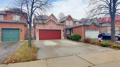 47 Hood Crescent, Brampton, On L6y 4s7
