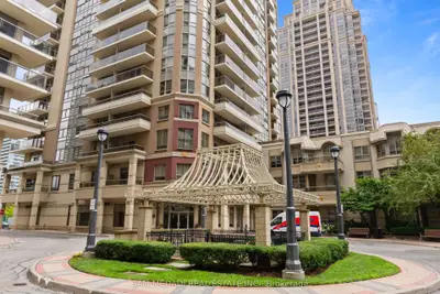 350 Princess Royal Drive 1107, Mississauga, On L5b 4n1