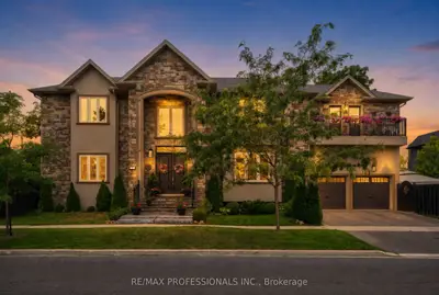 2 Charleston Road, Toronto, On M9b 4m7