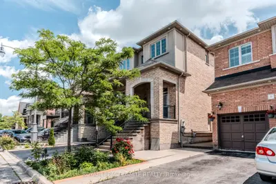 7 Picasso Drive, Brampton, On L6p 3l5