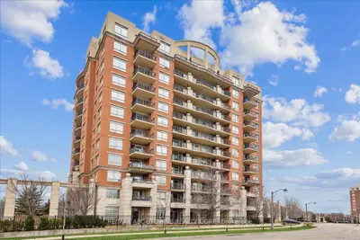 Condo Apartment in Oakville