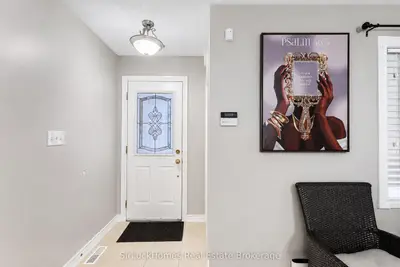 32 Polar Bear Place, Brampton, On L6r 3l8