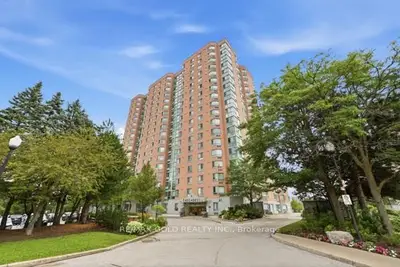 61 Markbrook Lane Ph08, Toronto, On M9v 5e7