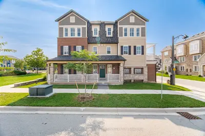 Att/Row/Townhouse in Oakville