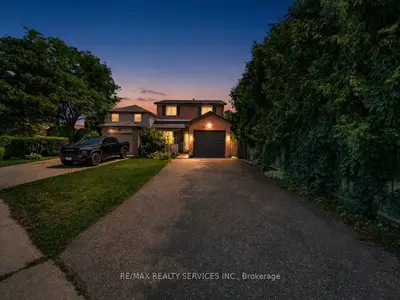 3079 Bartholomew Crescent, Mississauga, On L5n 3k9