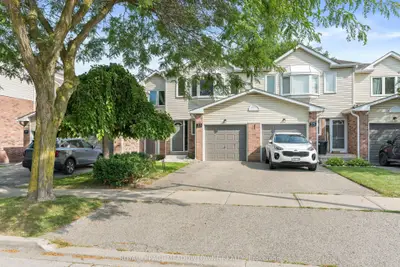 Condo Townhouse in Halton Hills