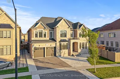 5 Anatolia Street, Brampton, On L6p 4l3