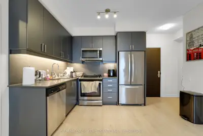 8 Nahani Way 1722, Mississauga, On L4z 0c6