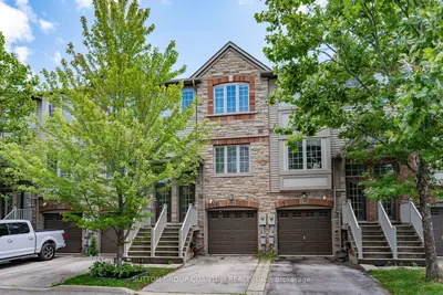 Att/Row/Townhouse in Burlington