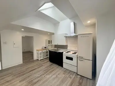 8 John Street A, Toronto, On M9n 1j3