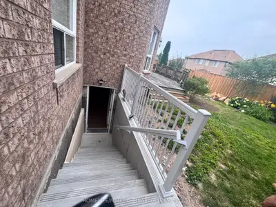 14 Berton Boulevard, Halton Hills, On L7g 6a5