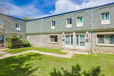 Condo Townhouse in Mississauga