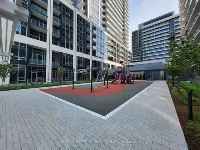 Condo Apartment in Milton