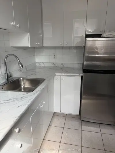 115 Eighth Street 5, Toronto, On M8v 3c5