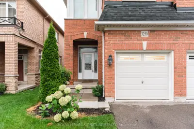 3250 Sunlight Street, Mississauga, On L5m 0g7