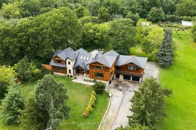 2019 Dundas Street, Burlington, On L7p 0s8