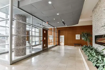 220 Burnhamthorpe Road W 305, Mississauga, On L5b 4n4