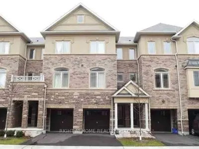 Condo Townhouse in Mississauga