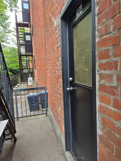 158 Dowling Avenue 204, Toronto, On M6k 3a6
